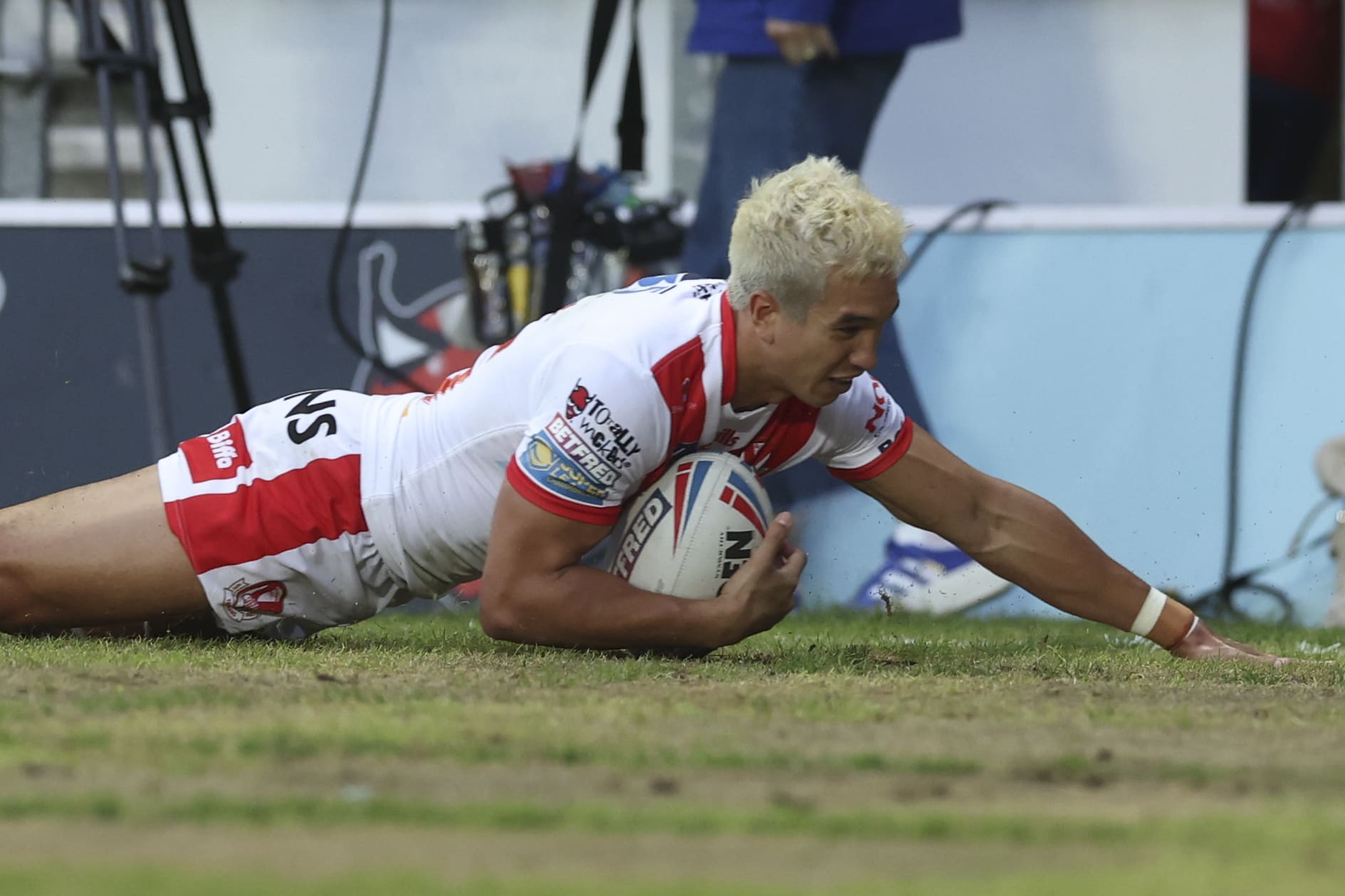 Ritson scores for Saints against Leeds Rhinos in 2023. Image captured by SWPix.